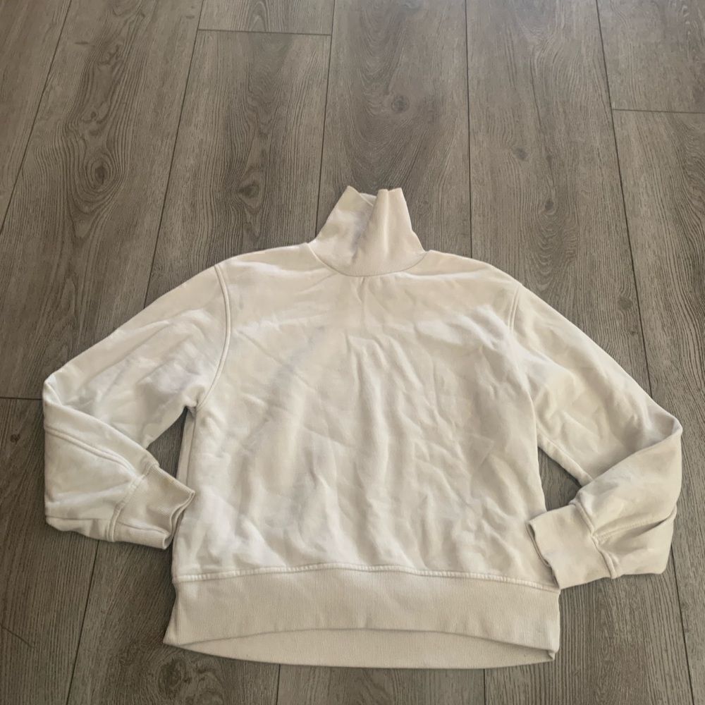 Zara woman’s used sweater in good condition